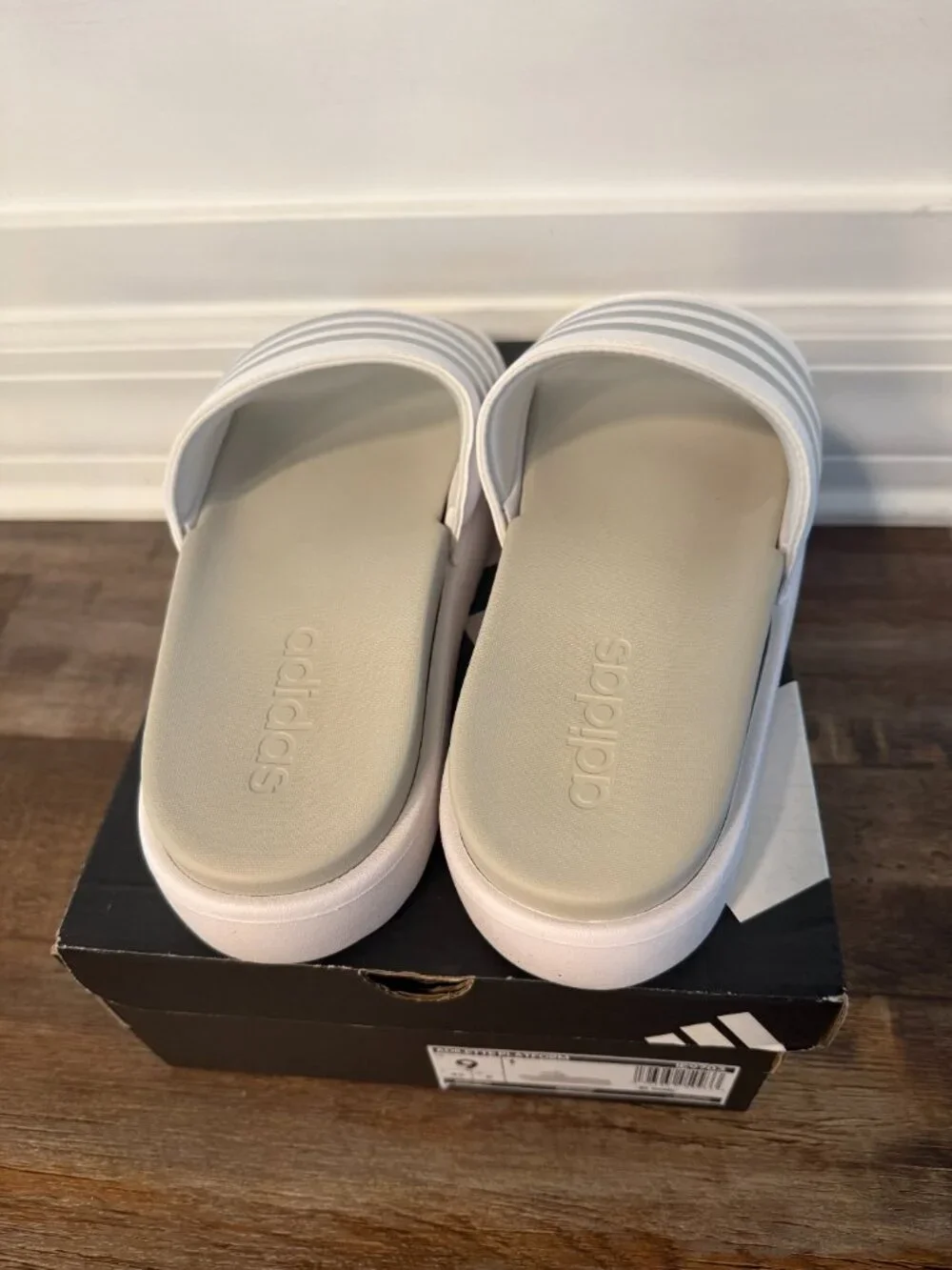 Adidas Adilette Platform Slides in Cloud White / Silver Metallic Women's 9 - Picture 3 of 7